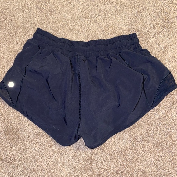 Lululemon hotty hot short 2.5 inch - Picture 3 of 4